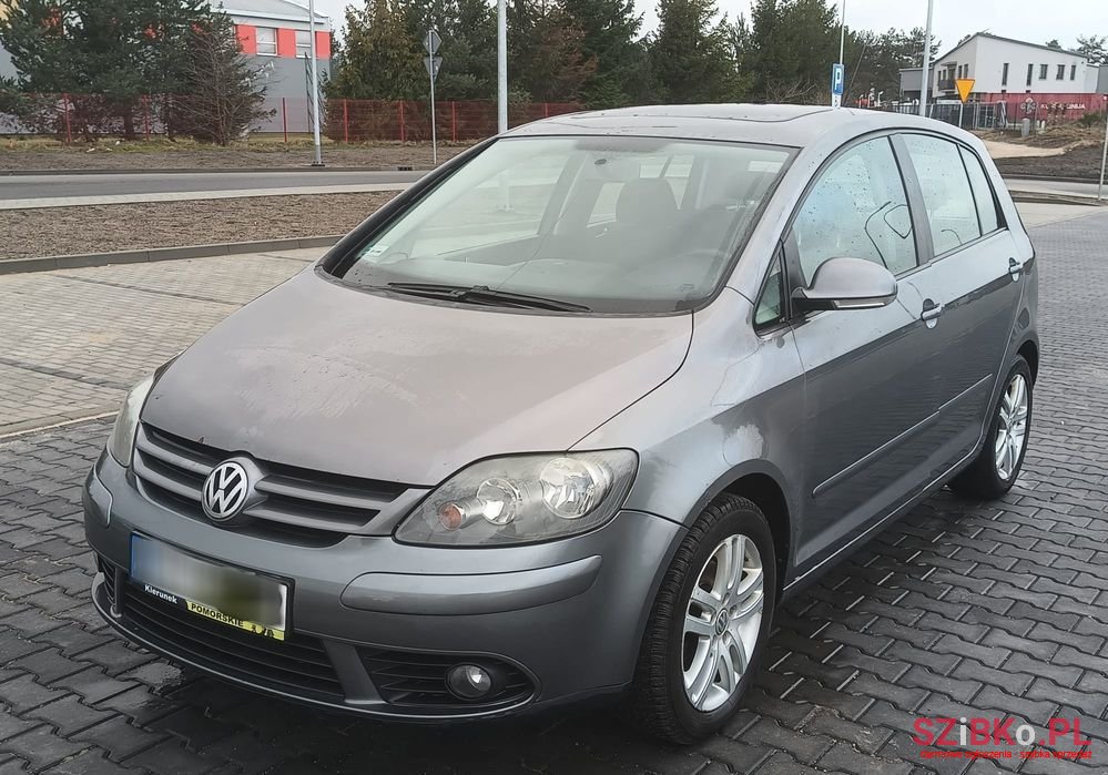 2009' Volkswagen Golf Plus photo #1
