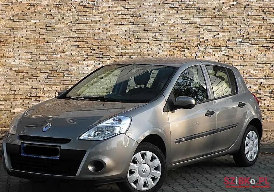 2012' Renault Clio photo #1