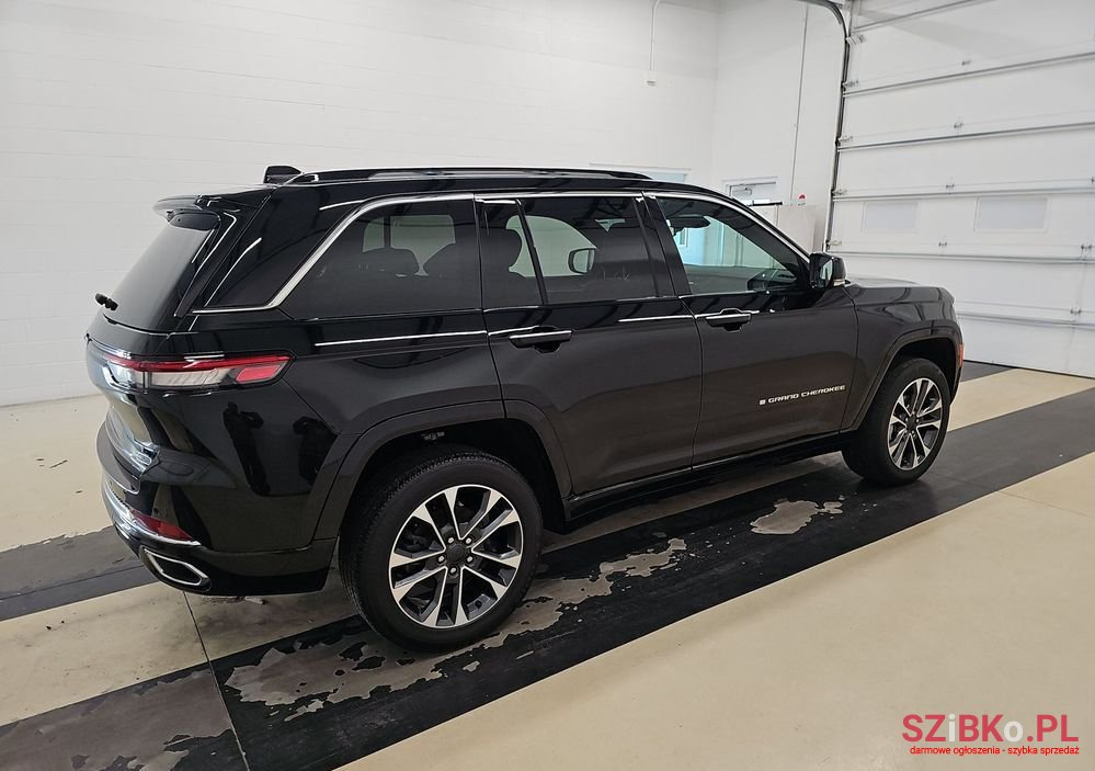 2023' Jeep Grand Cherokee photo #3