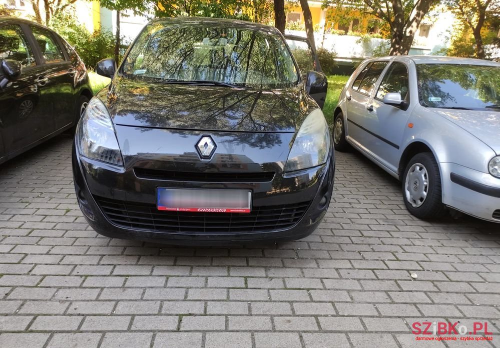 2010' Renault Grand Scenic photo #1