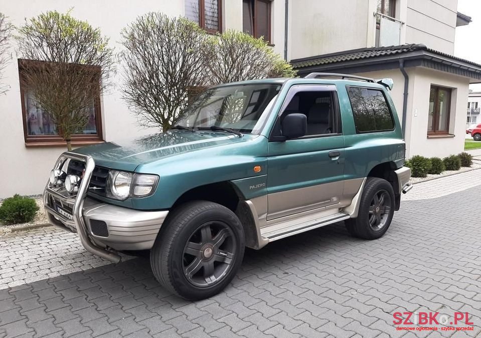 1998' Mitsubishi Pajero photo #2