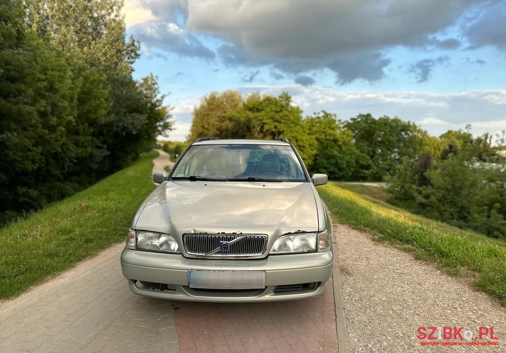 2000' Volvo V70 photo #2