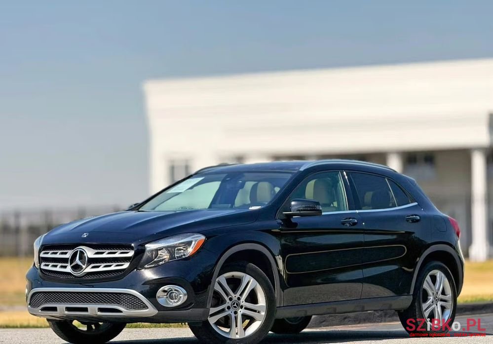 2018' Mercedes-Benz GLA 250 7G-Dct photo #3