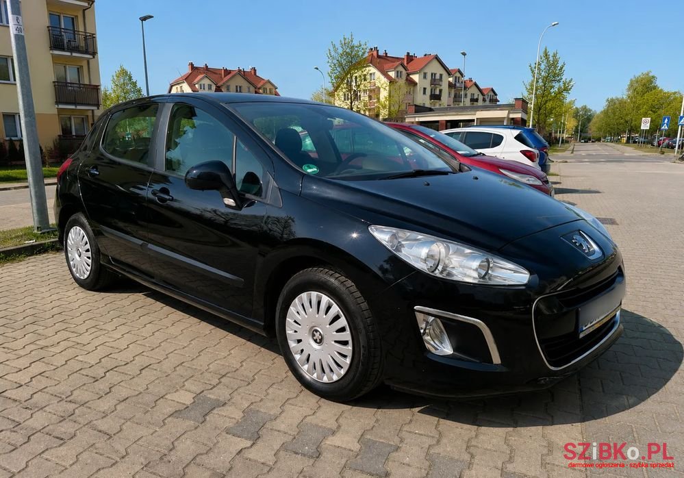 2012' Peugeot 308 photo #3