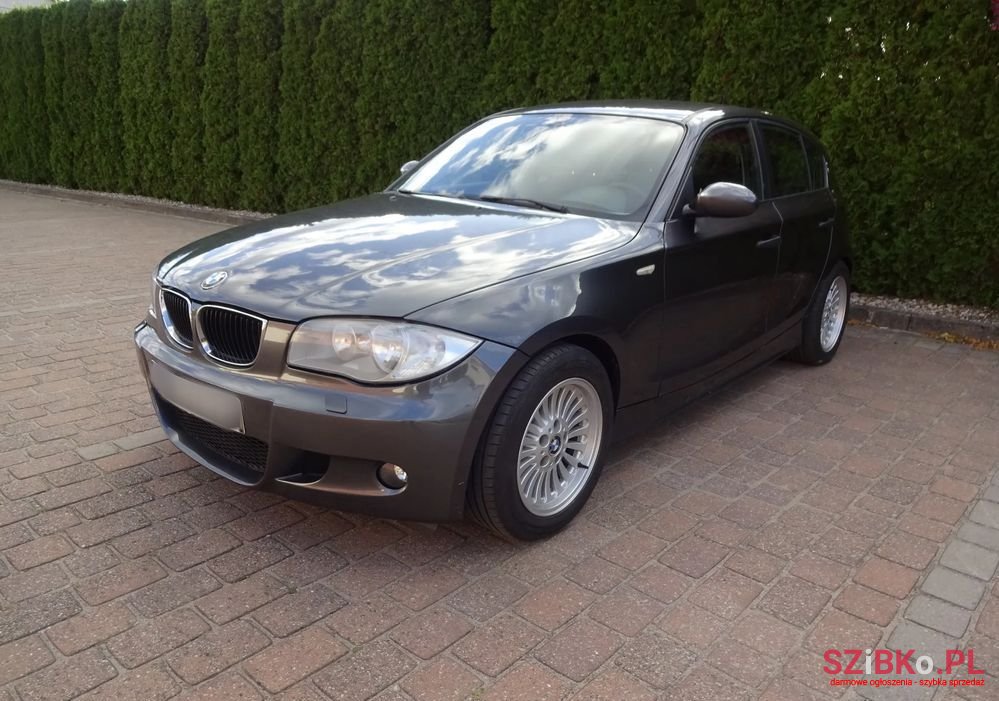 2005' BMW 1 Series 116I photo #2