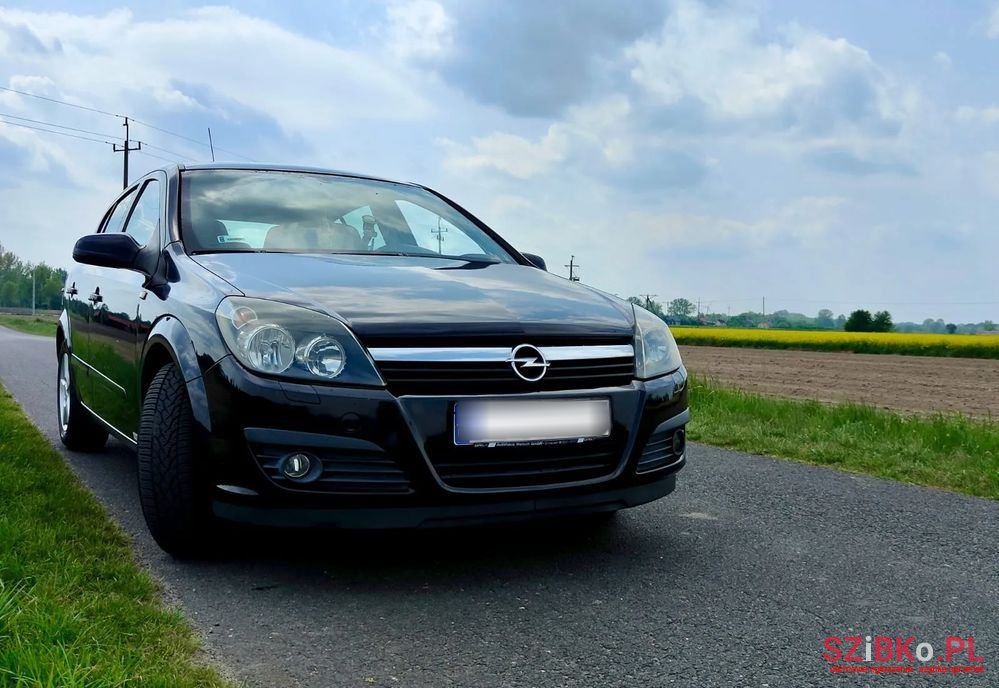 2006' Opel Astra photo #1