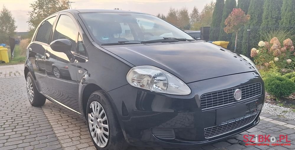 2009' Fiat Grande Punto photo #1