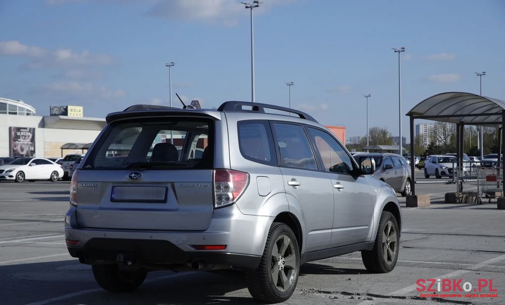 2010' Subaru Forester 2.0D Xe 000 photo #5