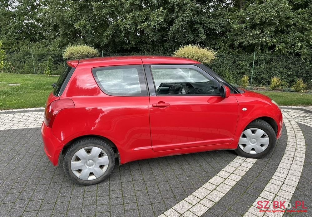 2007' Suzuki Swift 1.3 Sakura photo #2