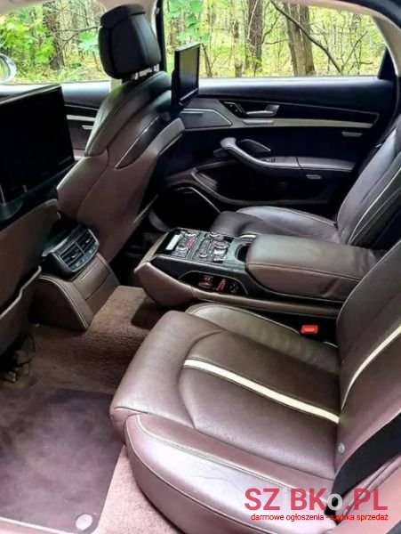 2012' Audi A8 photo #6