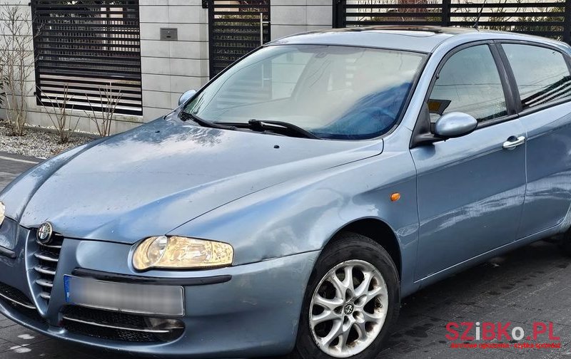 2002' Alfa Romeo 147 photo #2