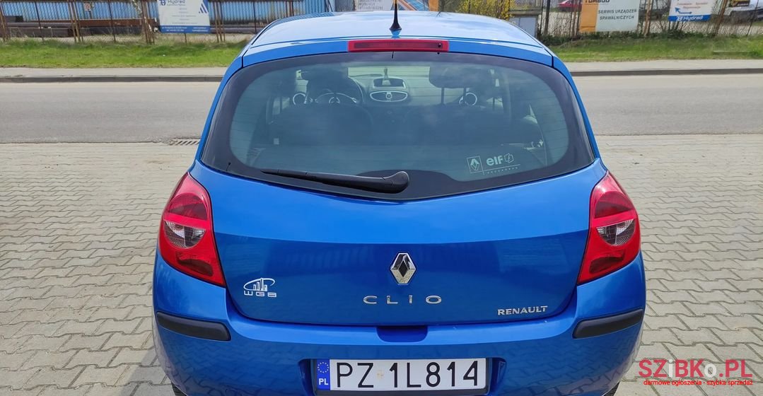 2005' Renault Clio photo #5