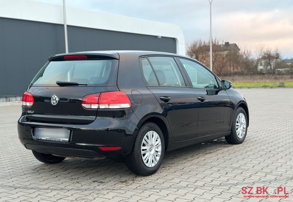 2009' Volkswagen Golf photo #4