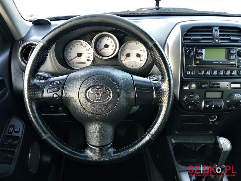 2005' Toyota RAV4 4X4 photo #3