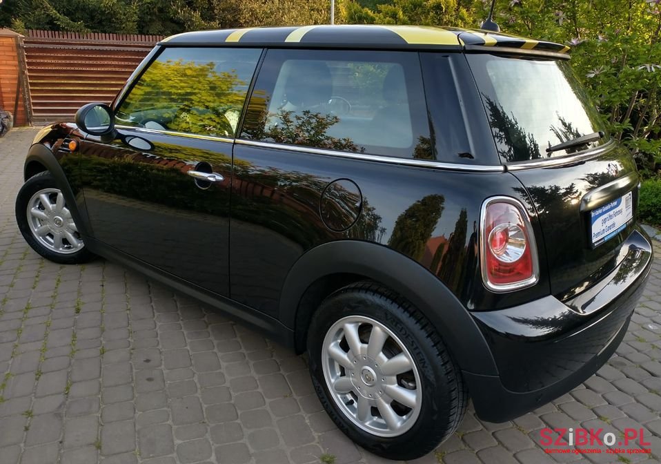 2011' MINI Cooper photo #2