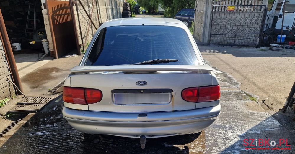 1995' Ford Escort photo #5