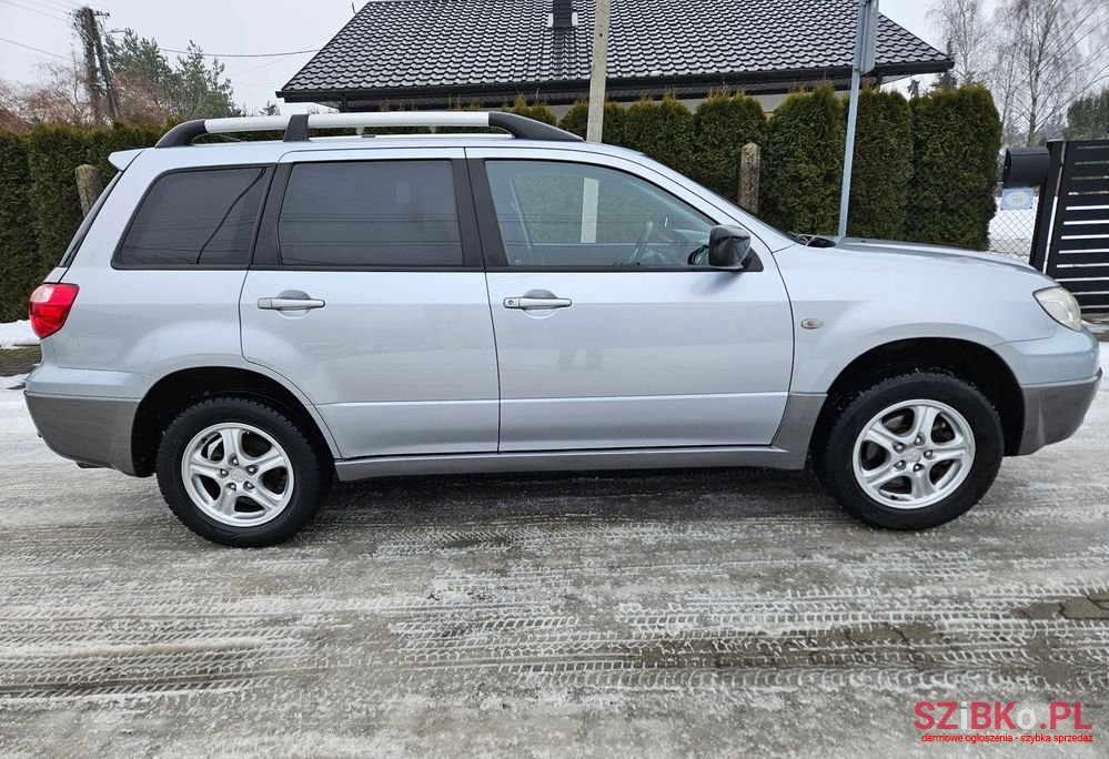 2007' Mitsubishi Outlander photo #3