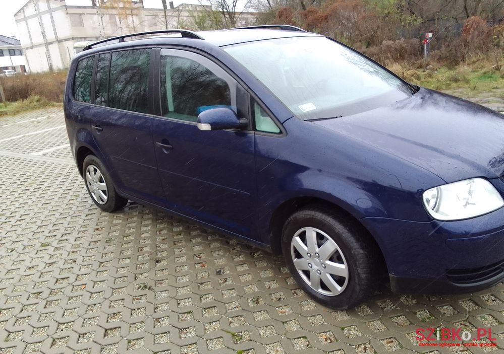 2005' Volkswagen Touran photo #3