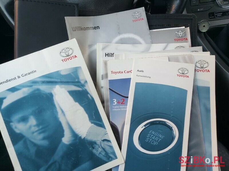 2007' Toyota Auris photo #4