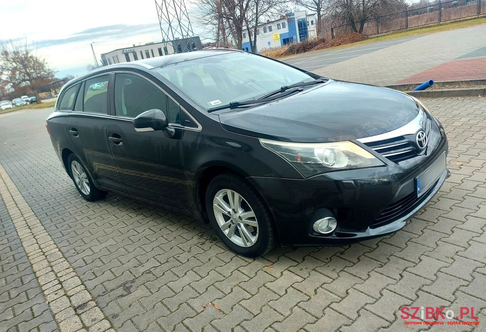 2013' Toyota Avensis 2.0 D-4D Luna photo #3