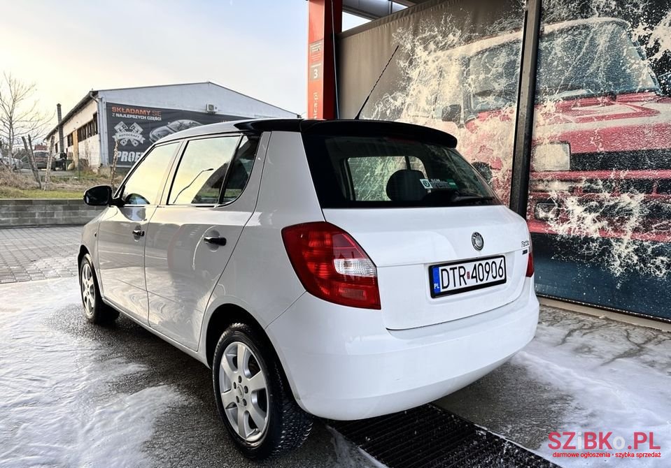 2008' Skoda Fabia photo #6