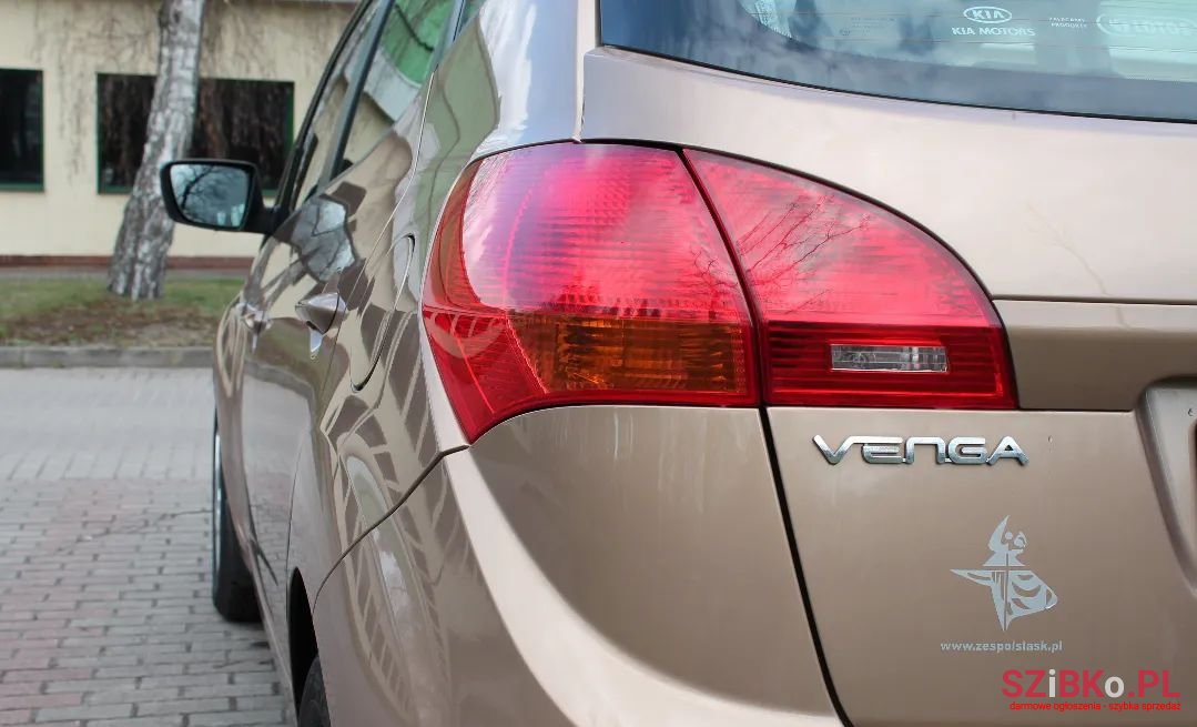 2010' Kia Venga photo #4