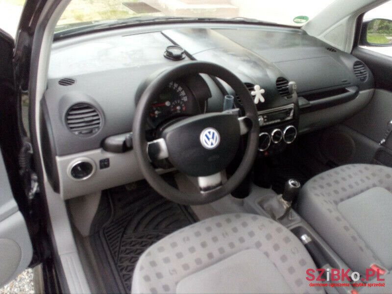 2001' Volkswagen New Beetle photo #3