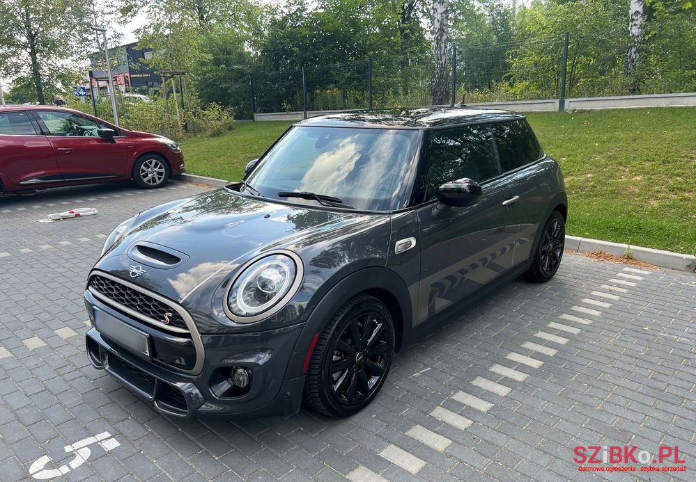 2021' MINI Cooper S Standard photo #1