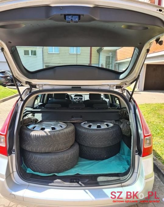 2008' Renault Megane photo #4