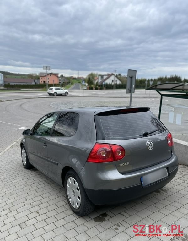 2005' Volkswagen Golf photo #3