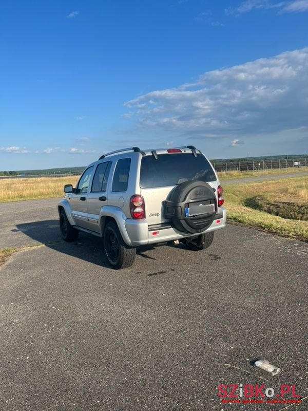 2005' Jeep Cherokee photo #2
