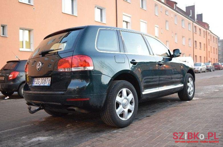 2004' Volkswagen Touareg photo #2