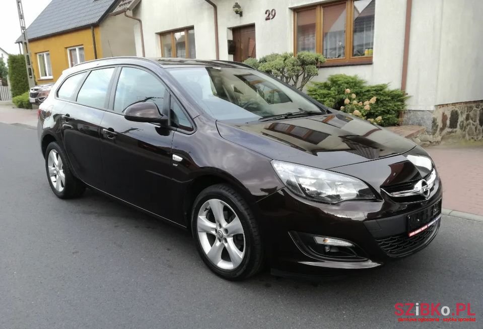 2014' Opel Astra photo #1