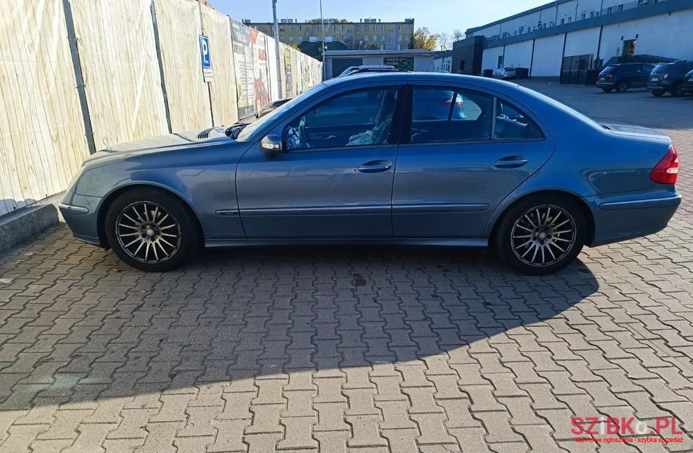2004' Mercedes-Benz E-Class photo #2