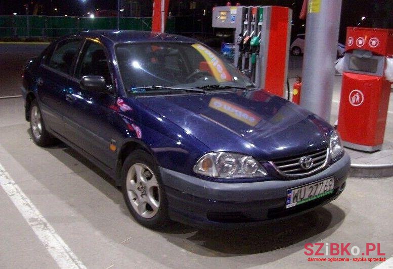 2001' Toyota Avensis photo #1