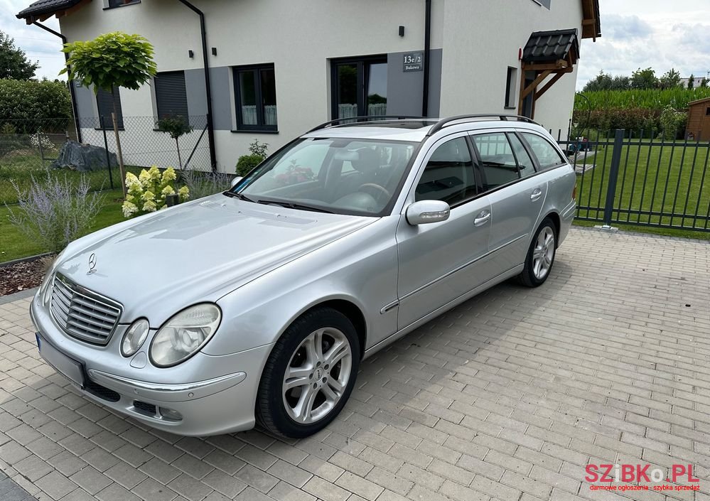 2005' Mercedes-Benz E-Class 280 T photo #2