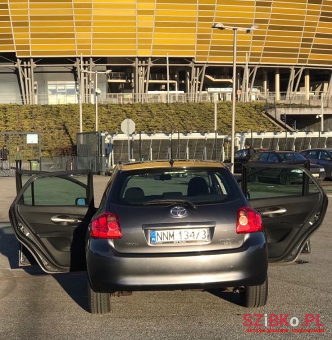 2007' Toyota Auris photo #2