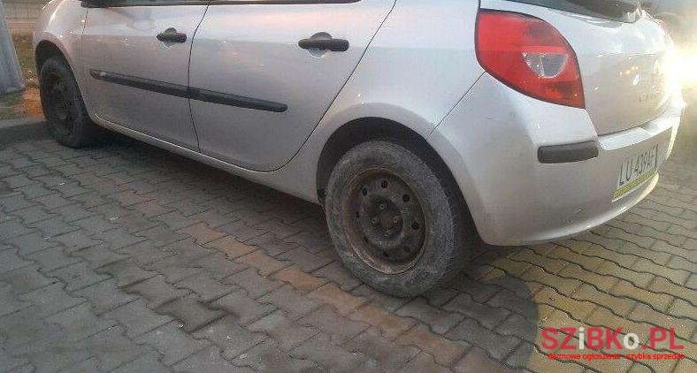 2007' Renault Clio photo #1