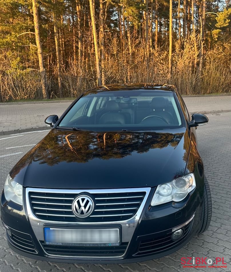 2010' Volkswagen Passat photo #4