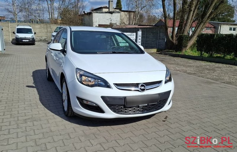 2015' Opel Astra photo #6