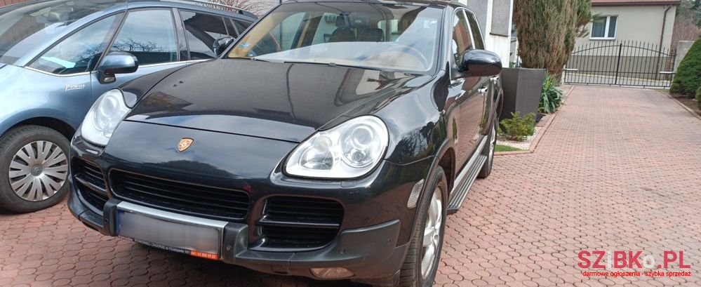 2005' Porsche Cayenne photo #3