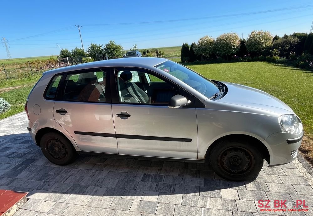 2005' Volkswagen Polo photo #3