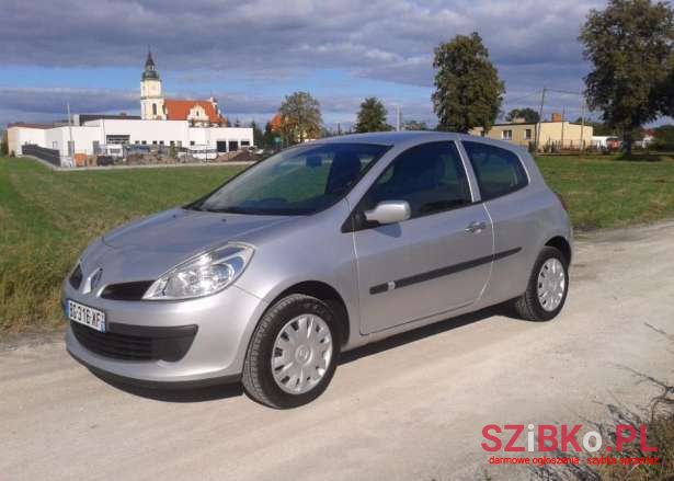 2008' Renault Clio photo #1