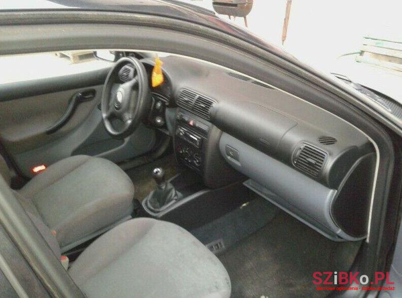 2001' SEAT photo #4