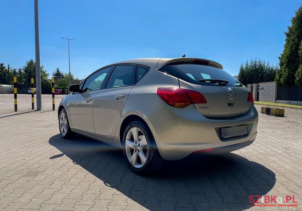 2009' Opel Astra 1.6 Cosmo photo #4