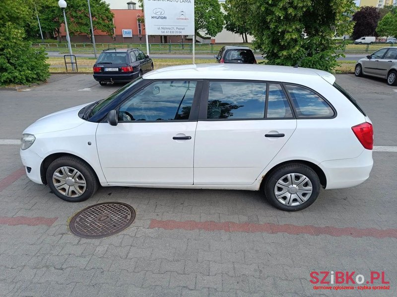 2012' Skoda Fabia photo #2