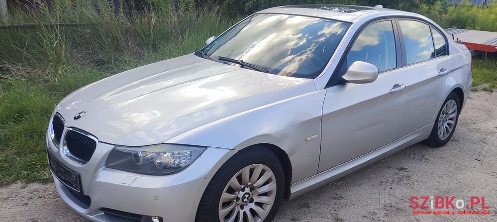 2009' BMW 3 Series 318I photo #2