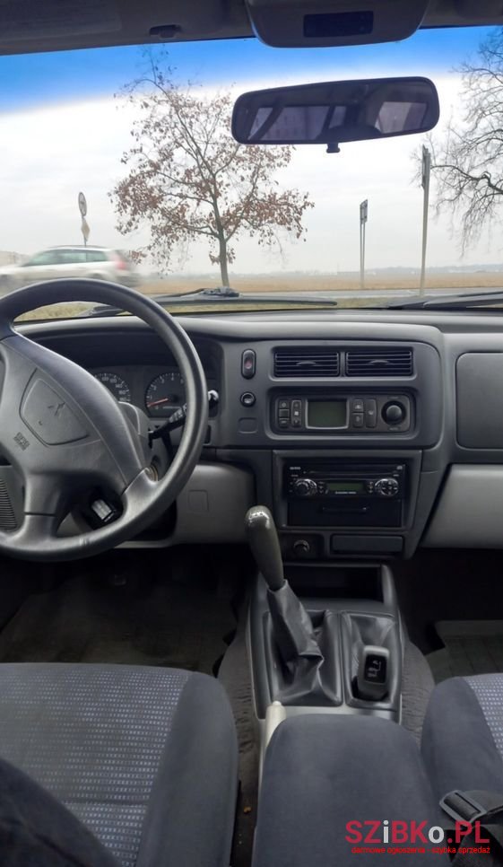 2002' Mitsubishi Pajero Sport photo #3