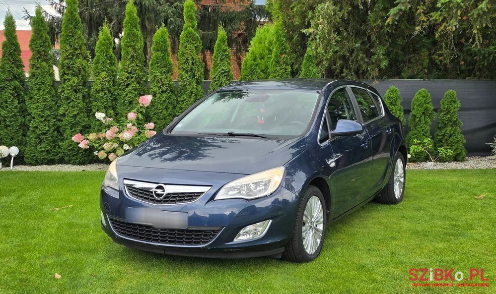 2011' Opel Astra 1.4 Turbo Edition photo #4