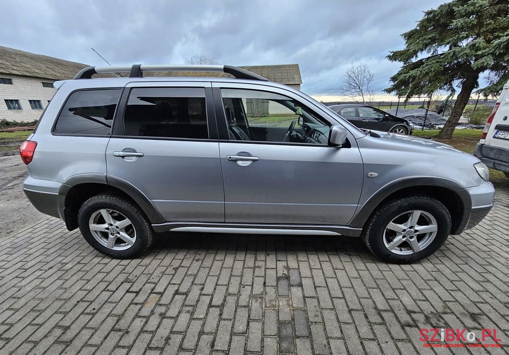 2004' Mitsubishi Outlander 2.4 Intense photo #3